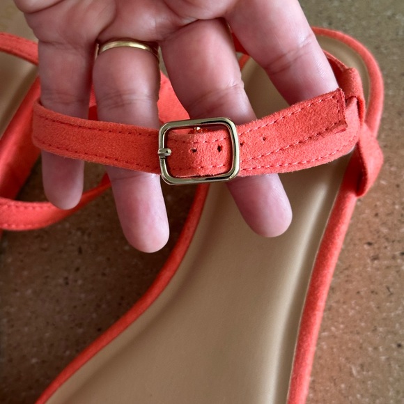 Old Navy Platform Sandals Suede - Picture 7 of 8